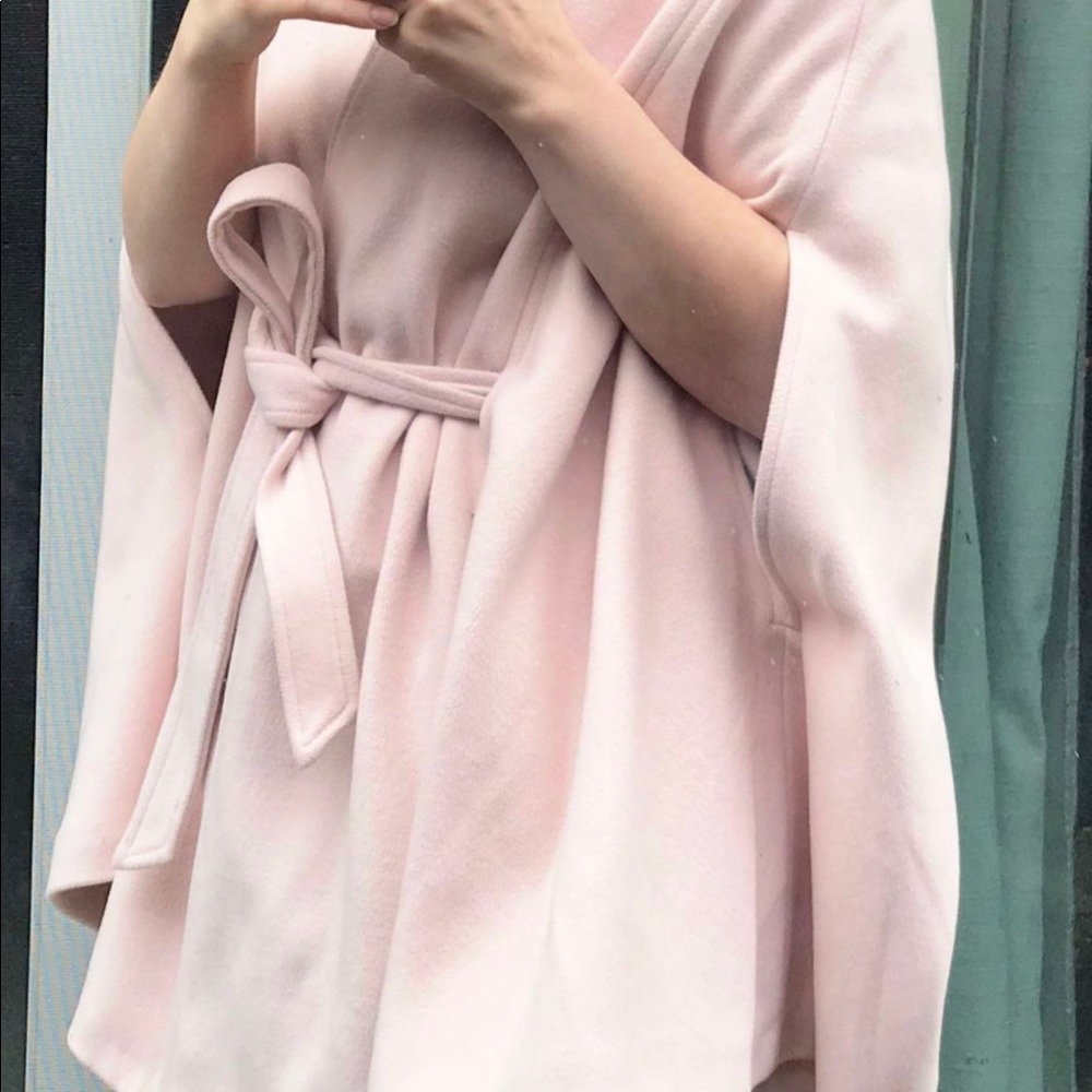 Women’s pink pancho/cape by Ivanka Trump
